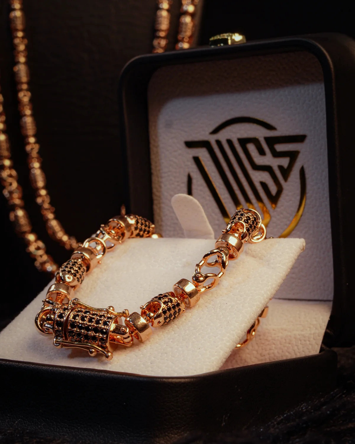 Pulsera en oro de 18 kilates en su estuche DUSS18K